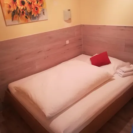 哈保尔酒店 3*